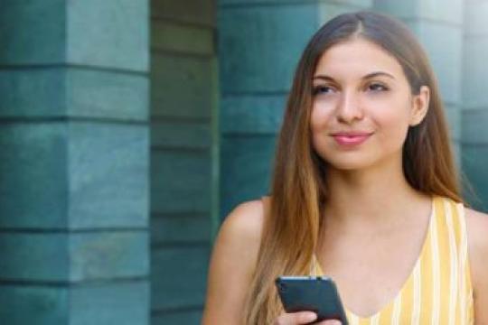 如何通过短信让男生爱上你：13个实用方法