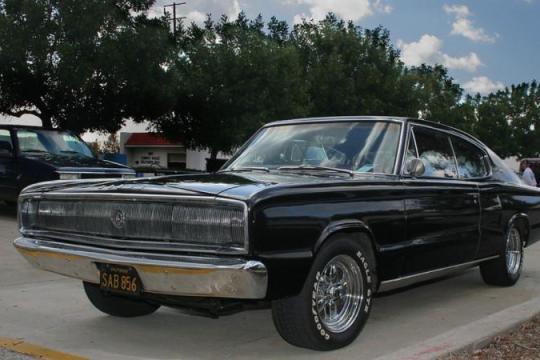 1966款道奇Charger与1966款福特Fairlane：哪款车型至今更吸睛？