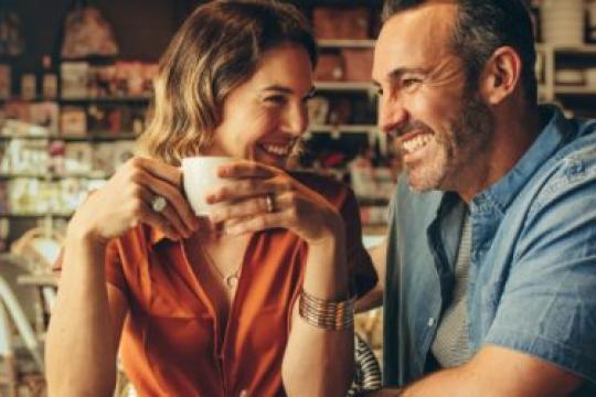 第一次约会顺利的10个积极信号