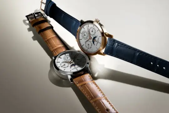 江诗丹顿推出无钻石款Traditionnelle超薄万年历腕表