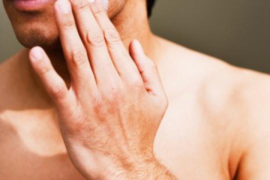 天然护肤指南：有效对抗痘痘肌