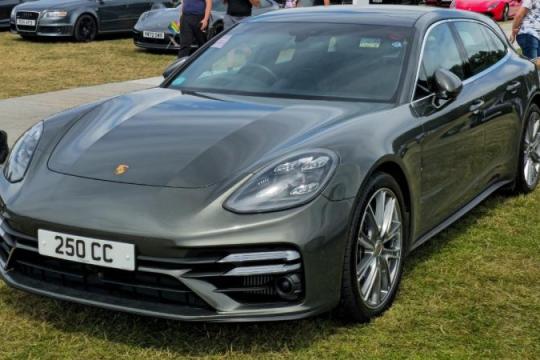 8款豪华车型，买家以远低于原价的价格抢购