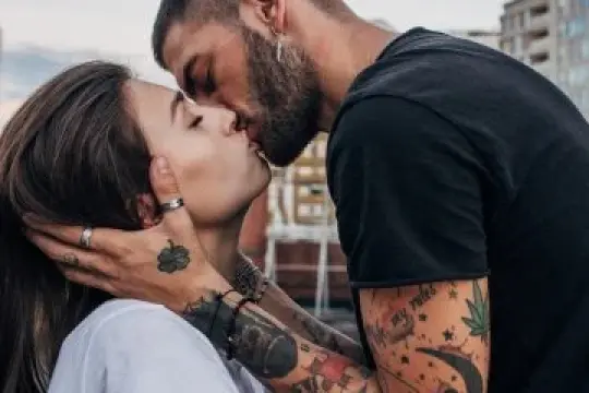 让她无言以对的亲吻技巧与方法