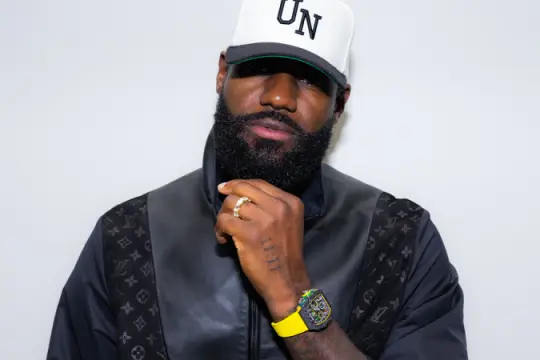 勒布朗·詹姆斯携手理查德·米尔推出限量版湖人主题腕表