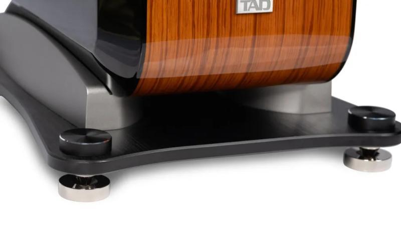 音箱底部的前后发声导管