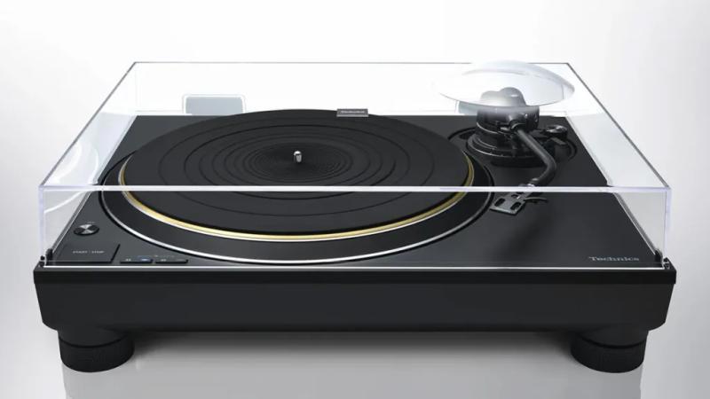 The Technics SL-1300G turntable in black