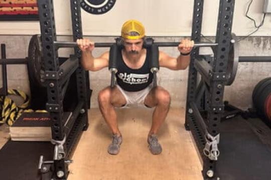 我最喜欢的新深蹲方式——Hatfield深蹲