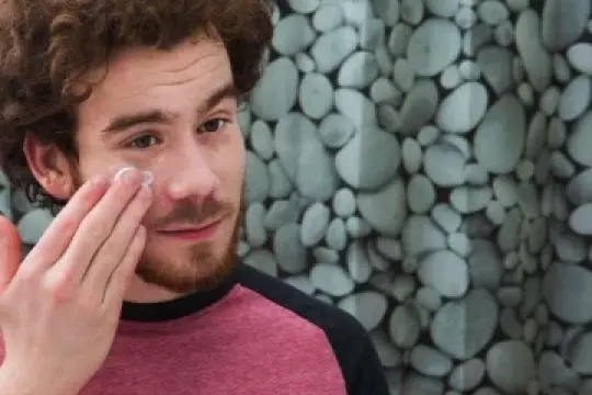 这些是你应该从女友那里“借用”的护肤品