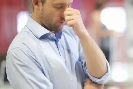 你的工作如何毁坏你的皮肤（以及你该如何应对）