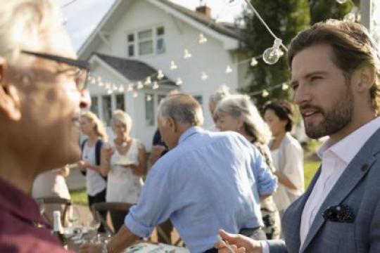 如何更好地回答初次见面时常被问的三个问题