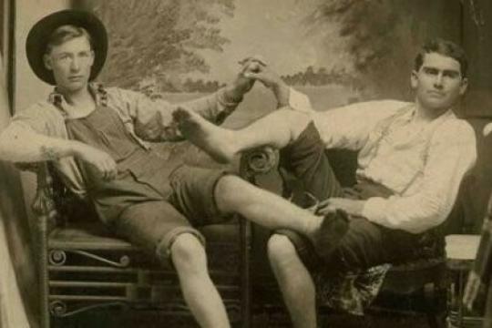 挚友情深：男性亲密关系的历史影像