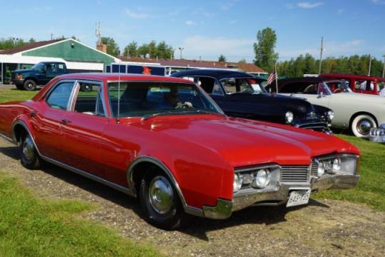 1967款别克LeSabre与奥兹莫比尔Delta 88：舒适同行，唯有一款历久弥新