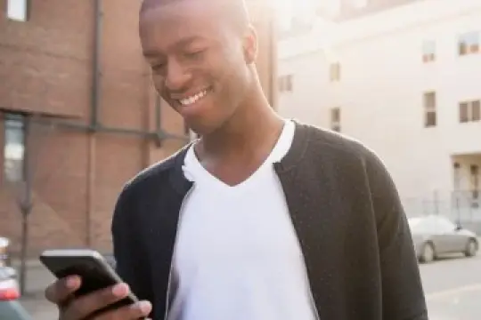 剃光头为何成为当下最酷的造型选择