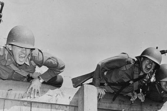 障碍赛道的历史：从军事训练到竞技运动与全面坚韧的象征