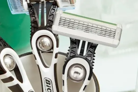 BIC全新Flex 5剃须刀，敏感肌肤的舒适剃须体验