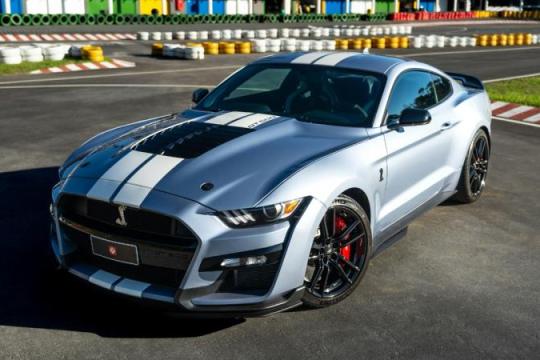 定义赛道性能车必备的关键特征