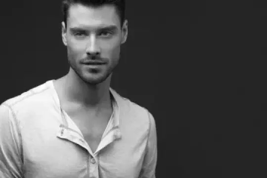 如何打造时尚现代的庞巴度发型