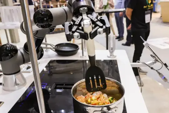 这款疯狂的机器人厨师或将很快为您的航班烹饪美食