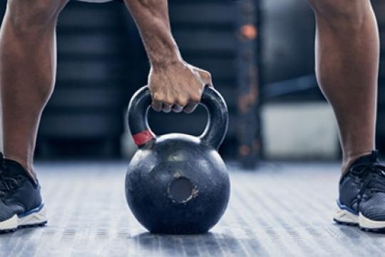 健身多面手：如何仅用壶铃打造精瘦、强壮与灵活的体魄