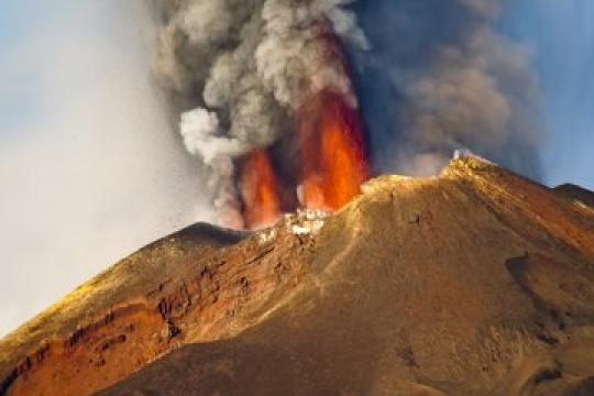 痘痘挤压终极指南：来自“挤痘女王”Dr. Pimple Popper的专业建议
