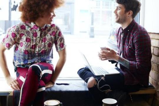 如何判断是恋爱关系还是亲密友谊？教你轻松分辨