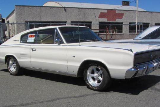 1967款Dodge Charger 440与Hemi对比：性能与价格解析