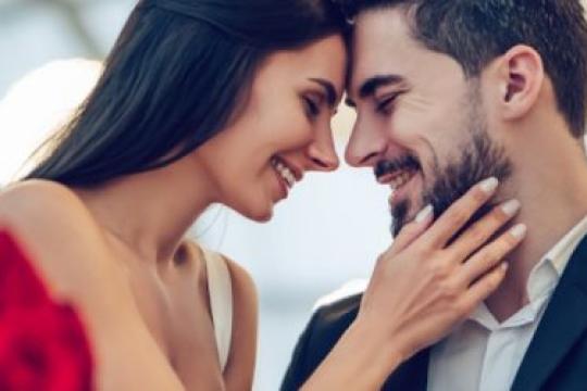 两人之间未言明的相互吸引的30个迹象