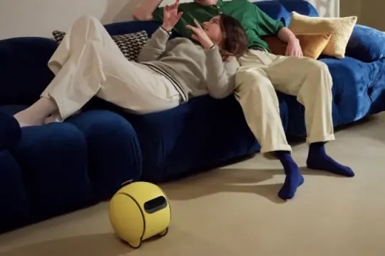 三星全新AI机器人Ballie将陪伴您家中，随时解答疑问