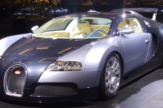 2006款布加迪威龙：首款突破250英里时速的量产车