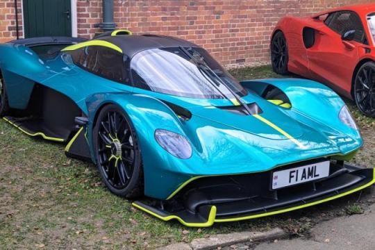 阿斯顿·马丁Valkyrie：打破超跑传统的F1灵感设计