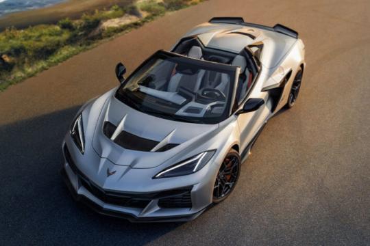 雪佛兰1,250马力科尔维特限量版，数十年来首次复刻工厂哑光银漆，售价24.1万美元
