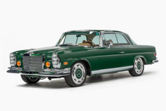 这辆华丽的1969款奔驰280 SE Restomod搭载手工打造的640马力AMG V8发动机