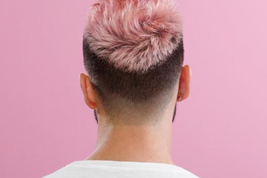 想尝试新发色？教你如何自己动手染发