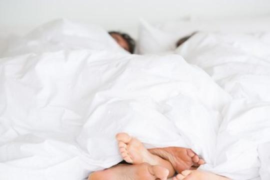 播客第736期：分床睡觉是否能改善你的关系？