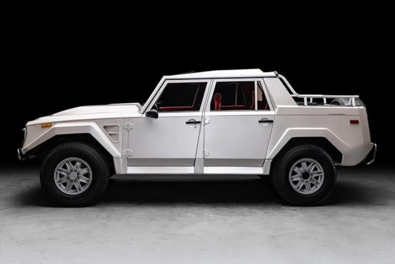 1990 Lamborghini LM002 1
