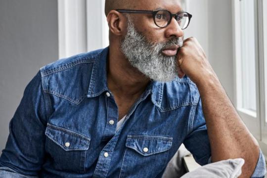 全面指南：如何保持光头干净剃净且无瑕疵