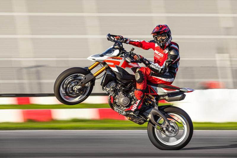 2026 Ducati Hypermotard V2 4
