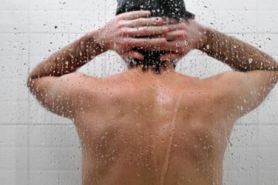 痘痘影响你打造硬汉背部的机会？教你有效解决方法