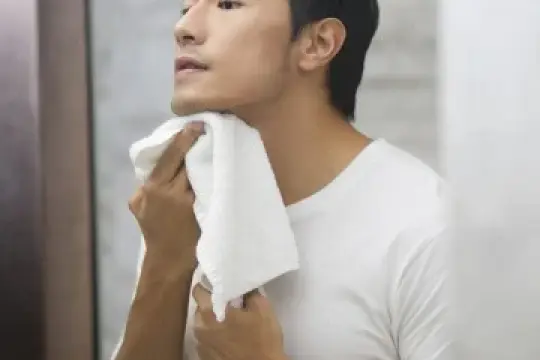 为什么现在是开始用油作为日常面部清洁剂的最佳时机