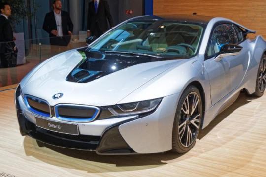 2014款宝马i8如何证明混合动力车也能拥有异域风情