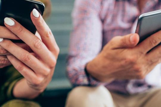 想在约会时成为更出色的短信高手？这9个实用技巧帮你轻松搞定