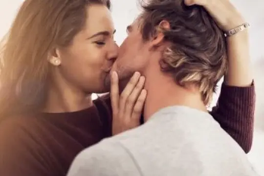提升亲吻技巧的8个实用建议