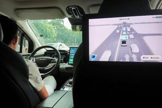 无人驾驶出租车为何要付22美元请人帮关车门？