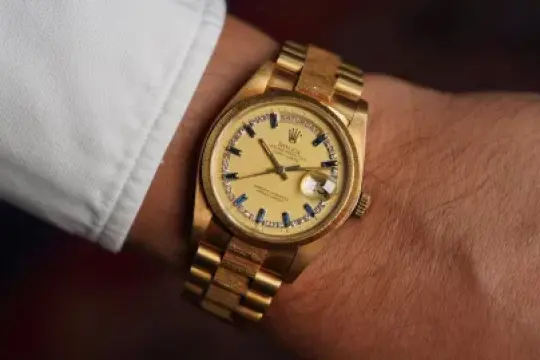 这款复古劳力士Day-Date，配备极为罕见的“树皮”纹设计，现已可入手——但你得抓紧了