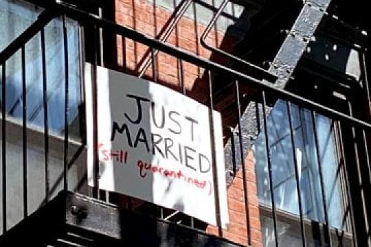 全球疫情下新人们的新婚方式