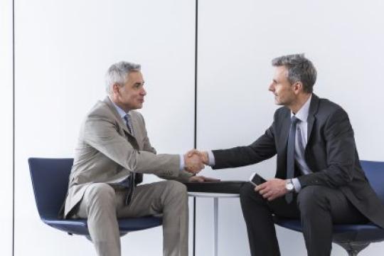 谈判着装指南：如何通过服装传达信任与专业