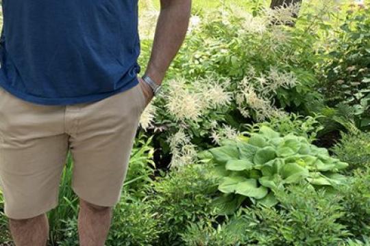 如何将旧裤子改造成短裤（无需缝纫！）