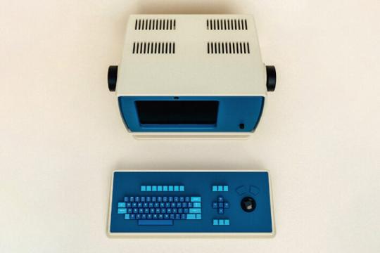 Atomic打造《分裂》经典蓝色键盘的真实复刻版