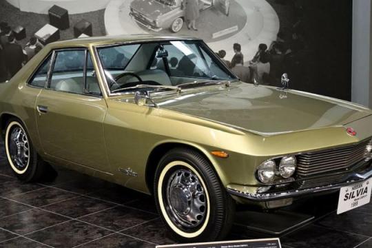 日产八款经典跑车，见证性能传奇