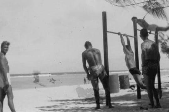 如何在度假时保持健康体态，同时尽情享受假期